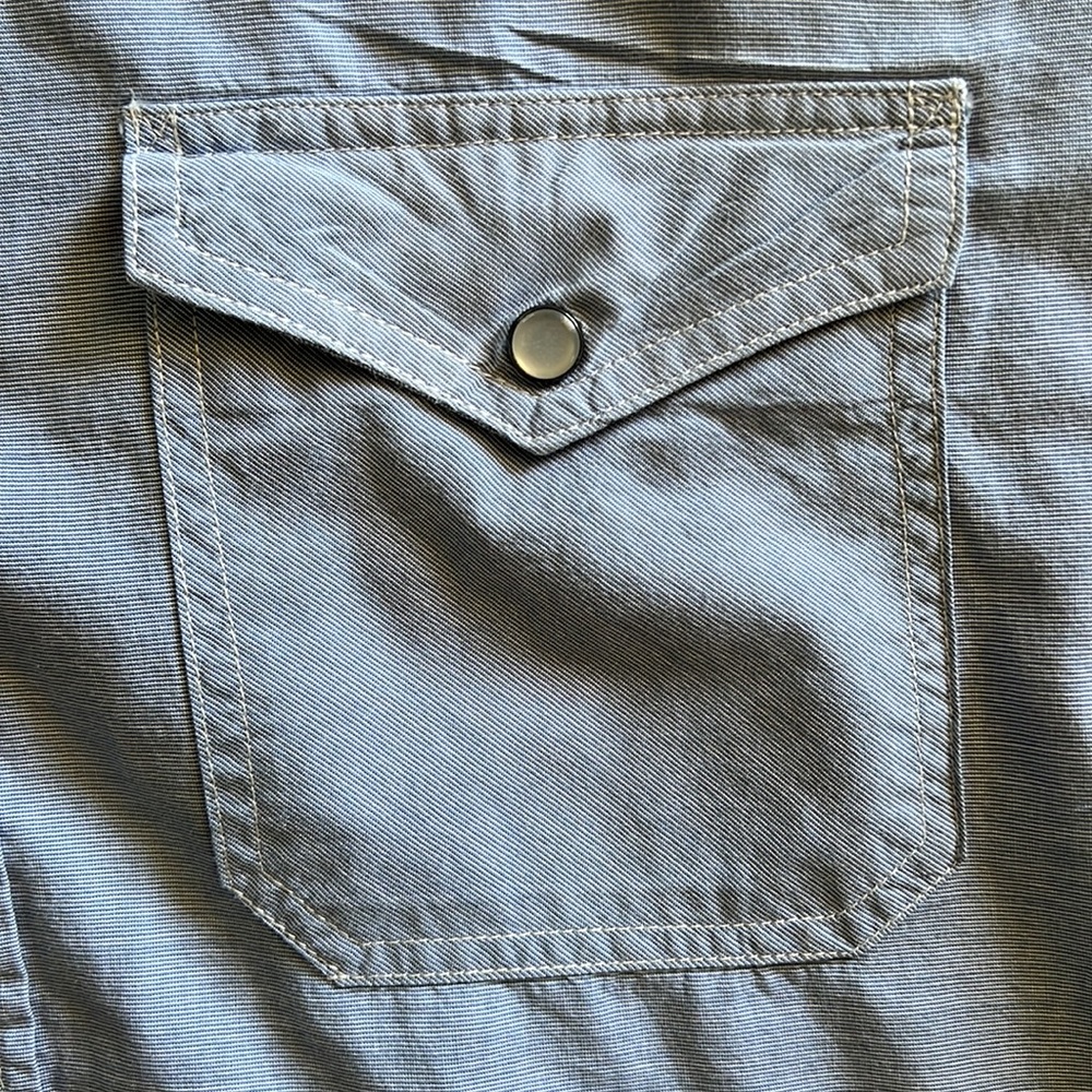 Old Navy mens snap down short sleeve. XL - Picture 4 of 5